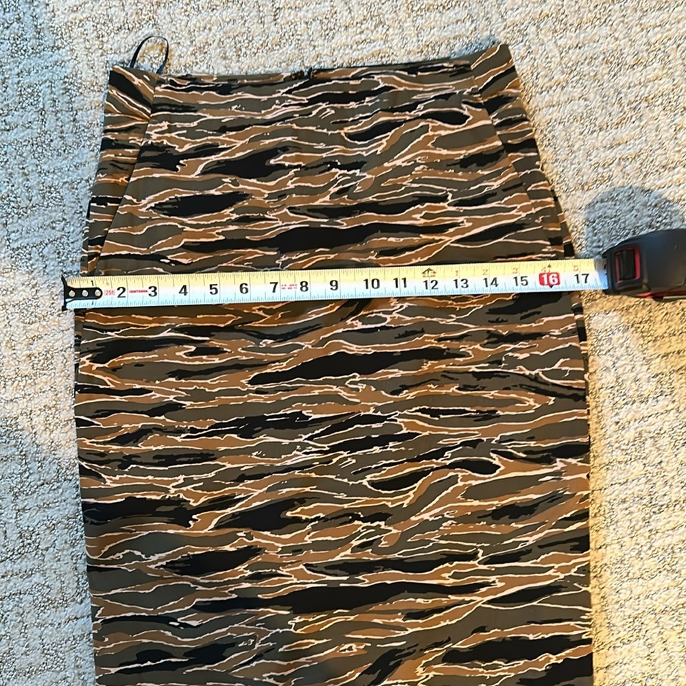 Carine Roitfeld Paris for Uniqlo pencil skirt in army green size 2 - Picture 10 of 12